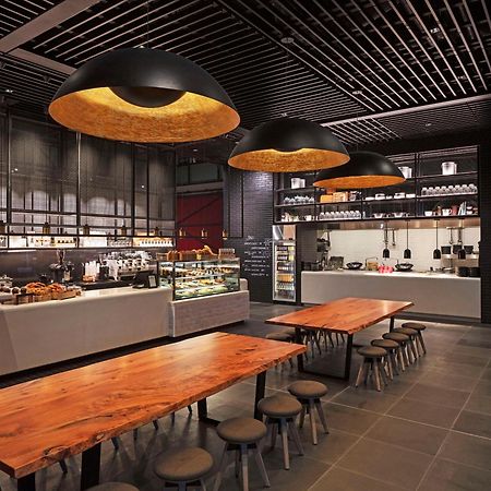 Hotel Park Hyatt Auckland Esterno foto The interior of a Starbucks Reserve store in Shanghai, China