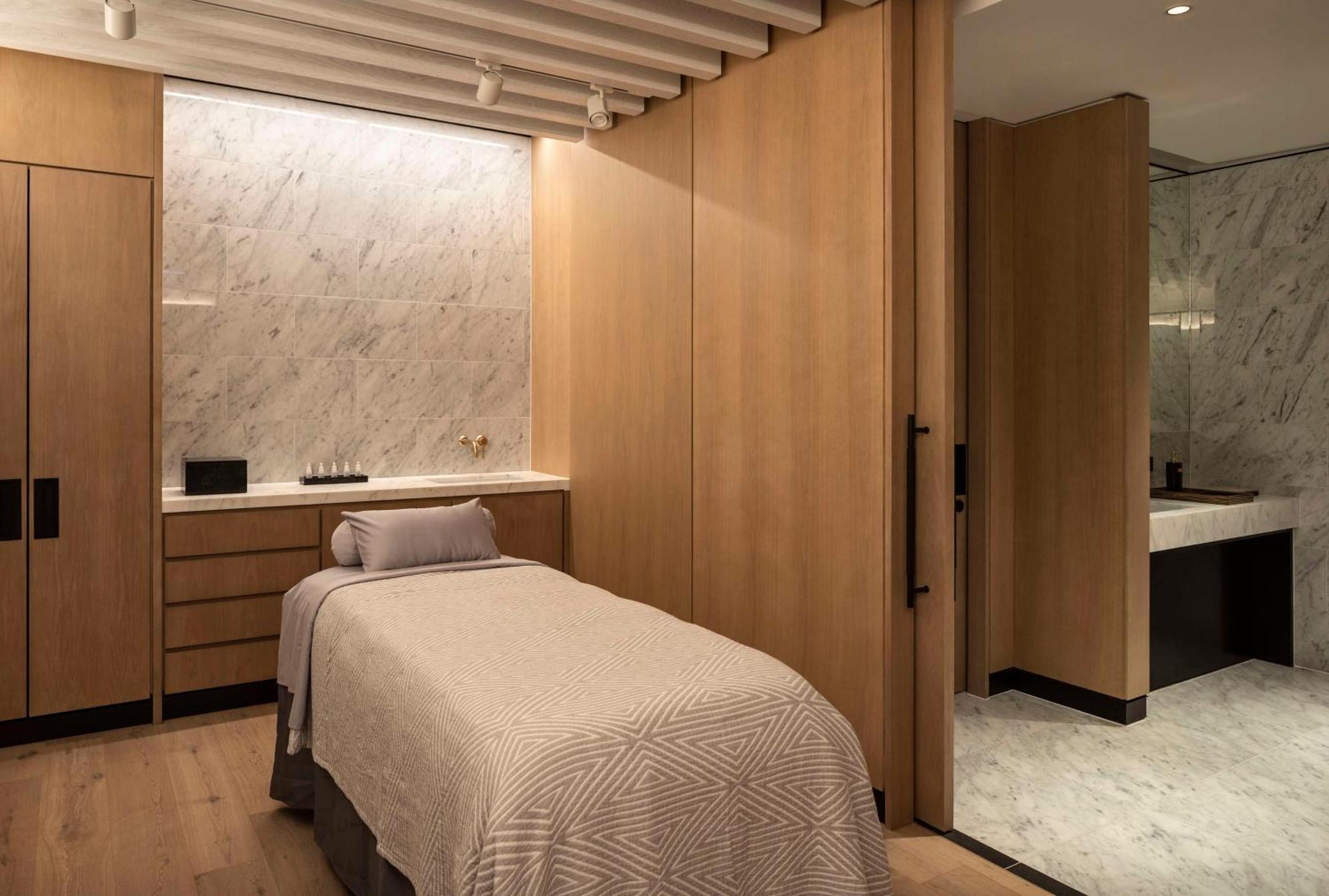 Hotel Park Hyatt Auckland Esterno foto Treatment room at The Spa at The Standard East Village